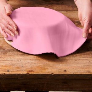 Ferdigrullet sukkerpasta - Rosa - FunCakes - 36 cm Ferdigrullet sukkerpasta - Rosa - FunCakes - 36 cm