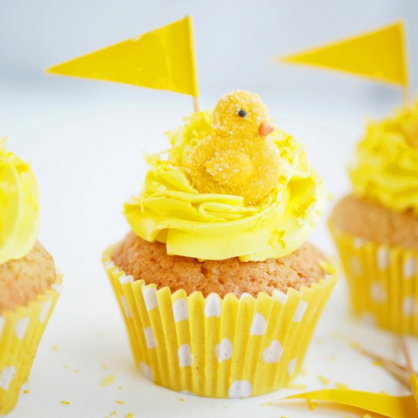 Muffinsformer - Gule med hvite prikker - 50-pakning Muffinsformer - Gule med hvite prikker - 50-pakning