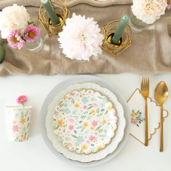 Papptallerkener - Ville blomster - 18 cm diameter - 6-pakning Papptallerkener - Ville blomster - 18 cm diameter - 6-pakning