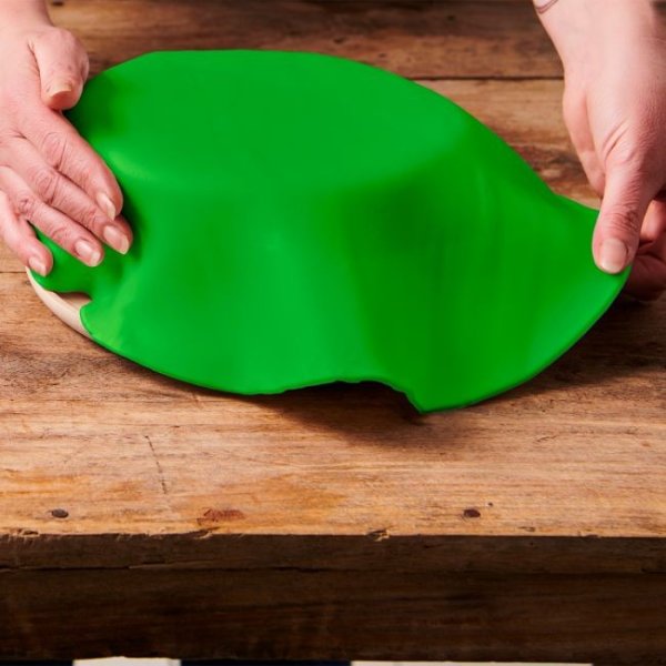 Ferdigrullet sukkerpasta - Vårgrønn - FunCakes - 36 cm Ferdigrullet sukkerpasta - Vårgrønn - FunCakes - 36 cm