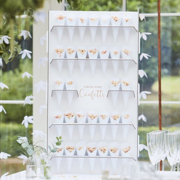 Stativ med kongler - Botanisk bryllup Stativ med kongler - Botanisk bryllup