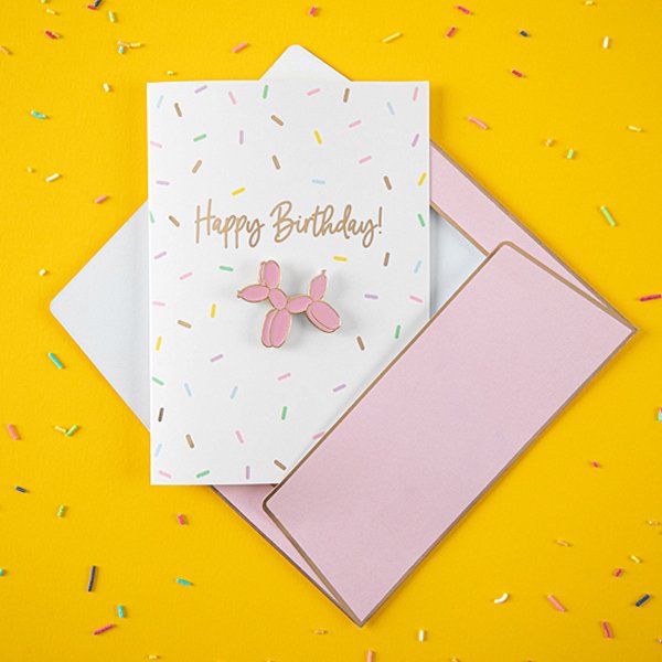 Kort med nål - Gratulerer med dagen - Strøssel Kort med nål - Gratulerer med dagen - Strøssel