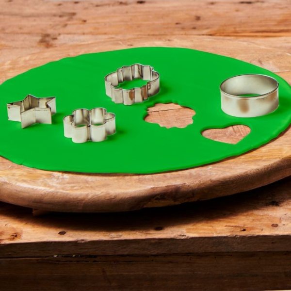 Ferdigrullet sukkerpasta - Vårgrønn - FunCakes - 36 cm Ferdigrullet sukkerpasta - Vårgrønn - FunCakes - 36 cm