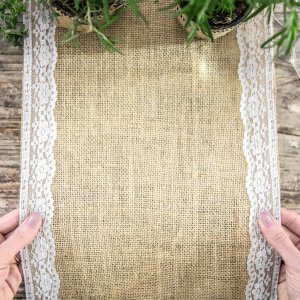 Bordlper - Jute med blondekant