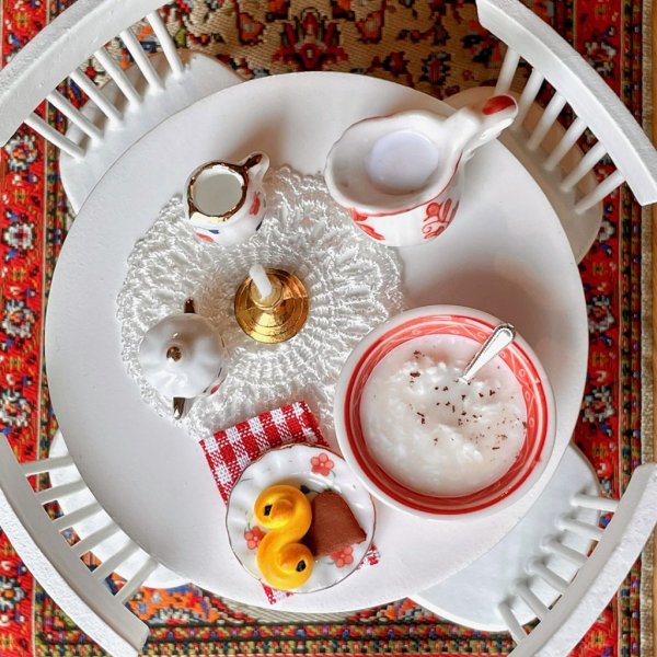 Julenissens frokost - Grøtskål med melkekanne Julenissens frokost - Grøtskål med melkekanne