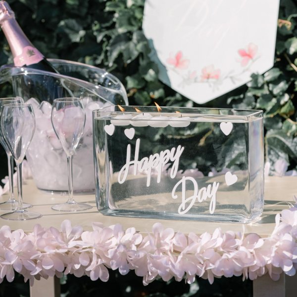 Selvklebende dekorasjon - Happy day - Hvit Selvklebende dekorasjon - Happy day - Hvit